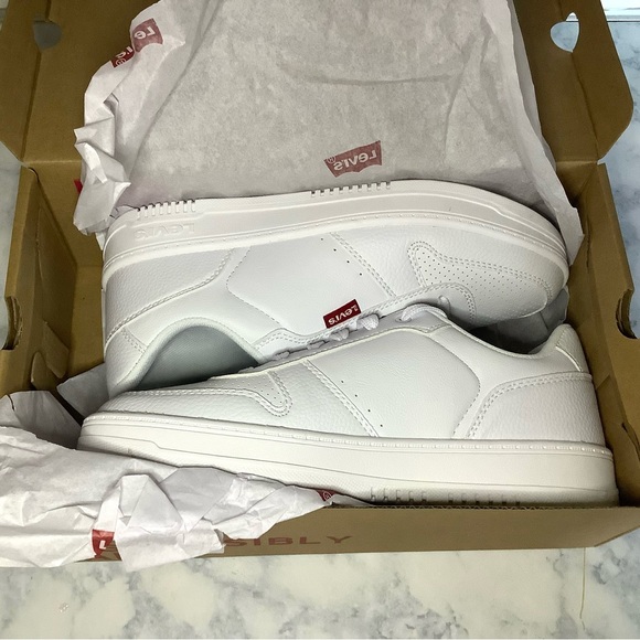 Levi's Shoes - < NEW Women’s Levi’s Drive Lo Monochrome Sneakers >